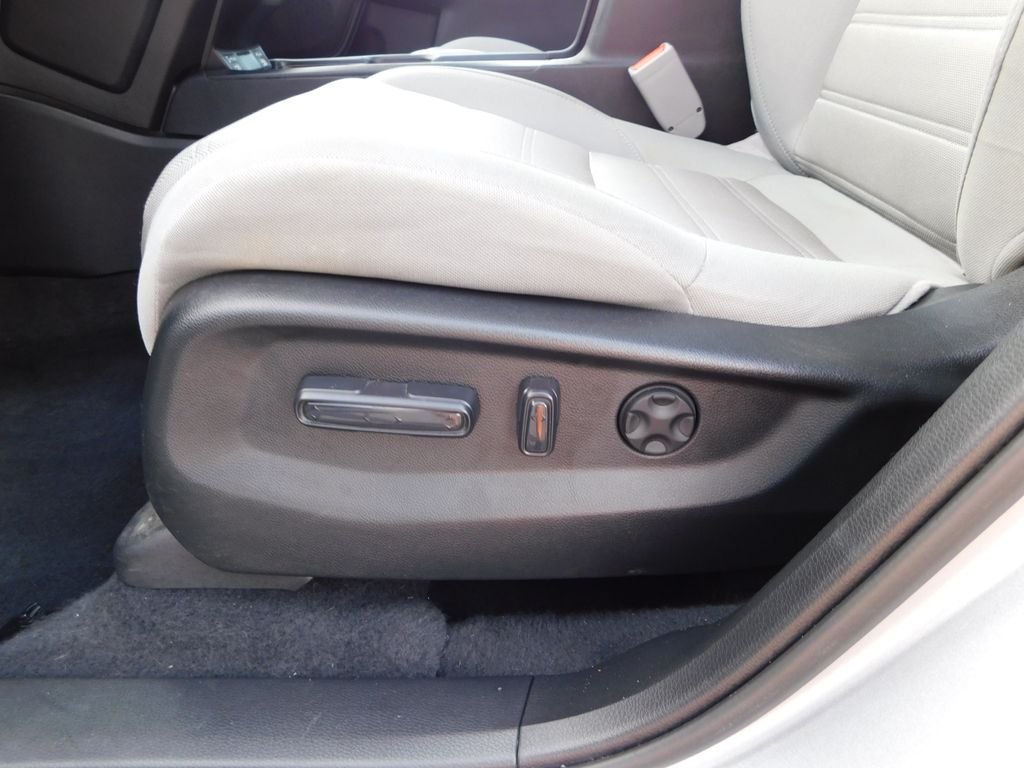 Used 2022 Silver Honda EX image 14