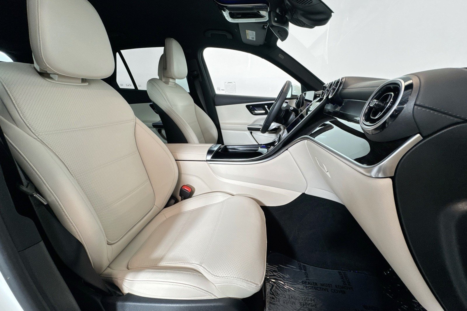 Used 2025 Polar White Mercedes-Benz GLC 300 SUV image 26