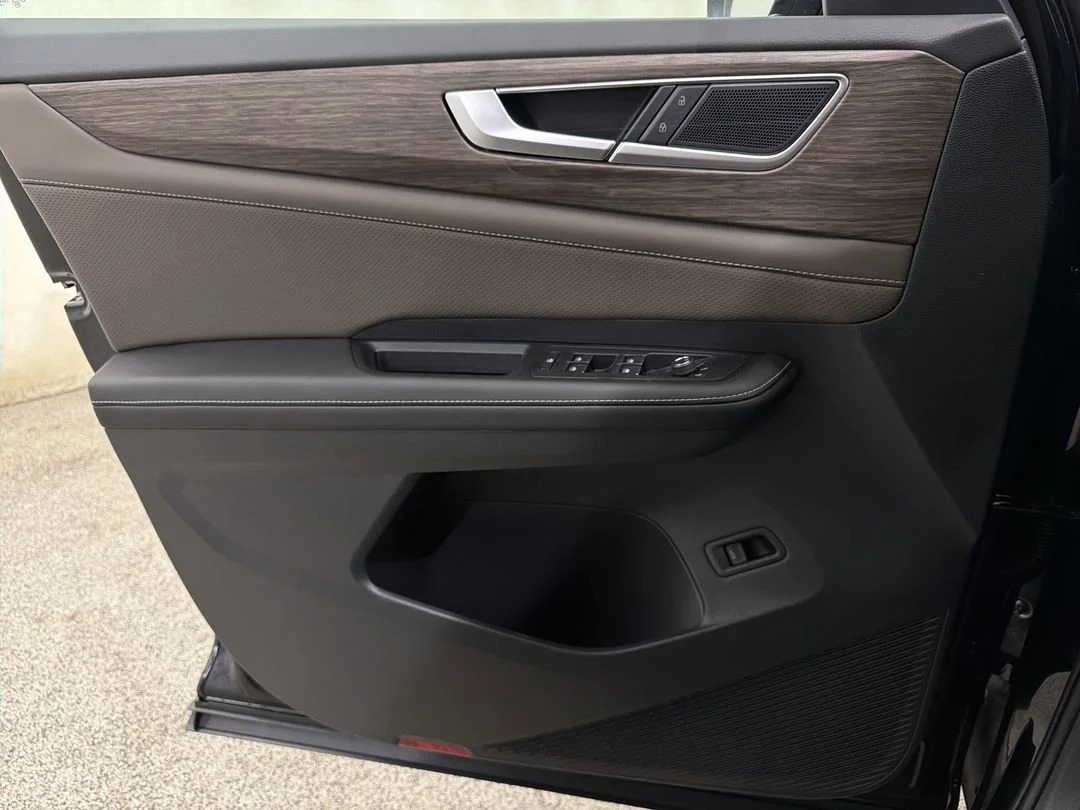 New 2026 Deep Black Pearl Volkswagen 2.0T SEL image 18