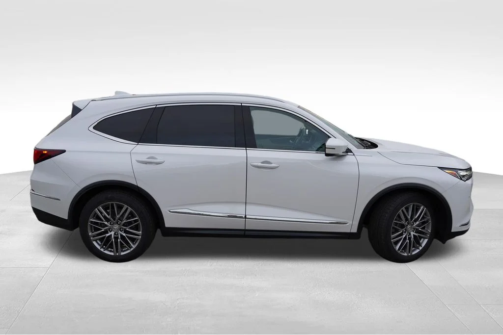 Used 2024  Acura Advance image 2