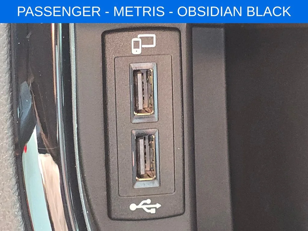 Used 2023  Mercedes-Benz Passenger image 26