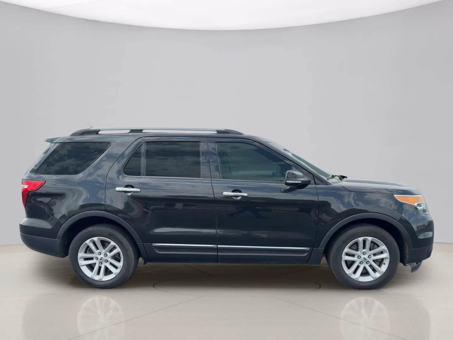 Used 2015 Black Ford XLT image 6