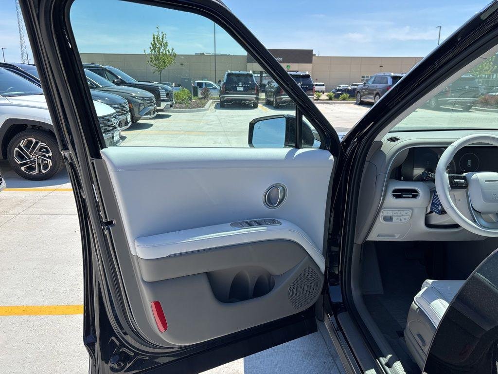 New 2026 Abyss Black Hyundai SEL 8P image 15