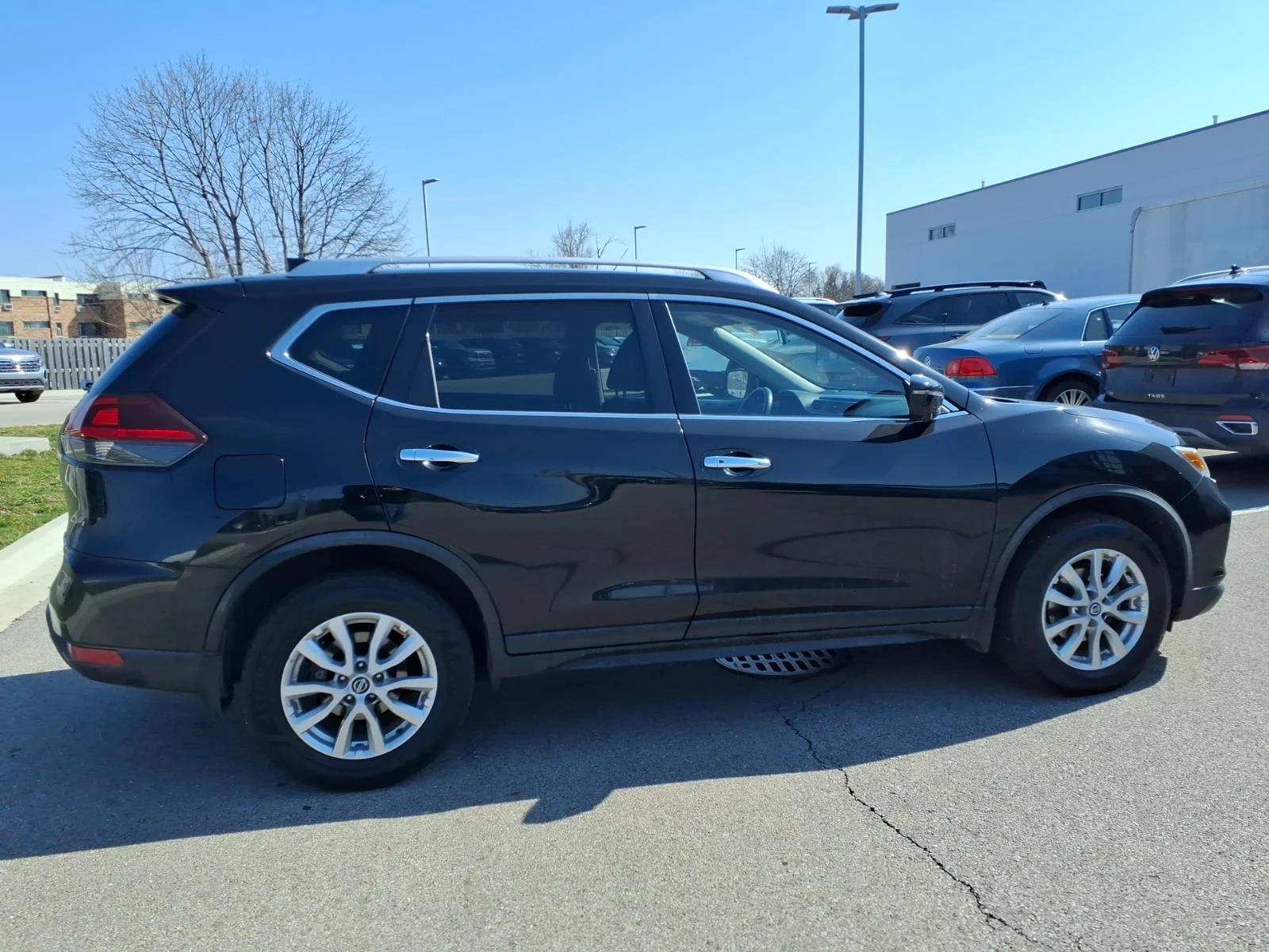 Used 2018 Black Nissan AWD SV image 8