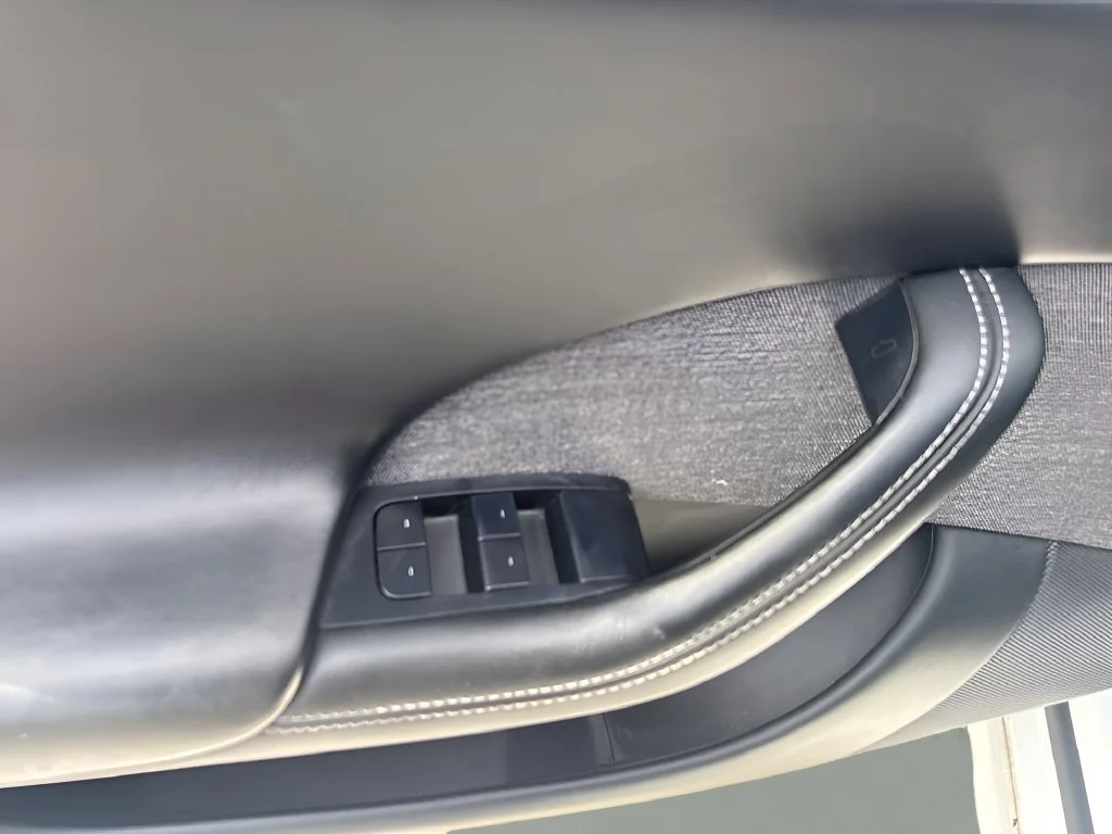 Used 2023 White Tesla Base image 21