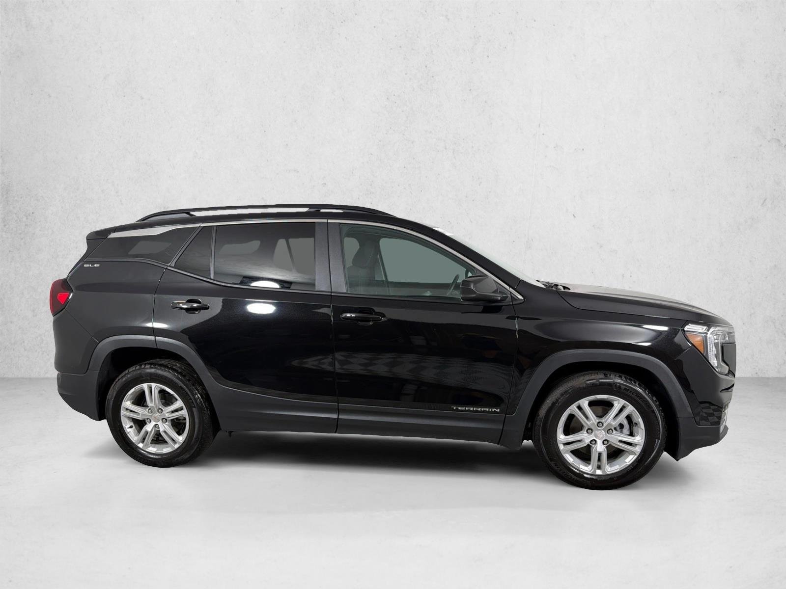 Used 2022 Ebony Twilight Metallic GMC SLE image 2