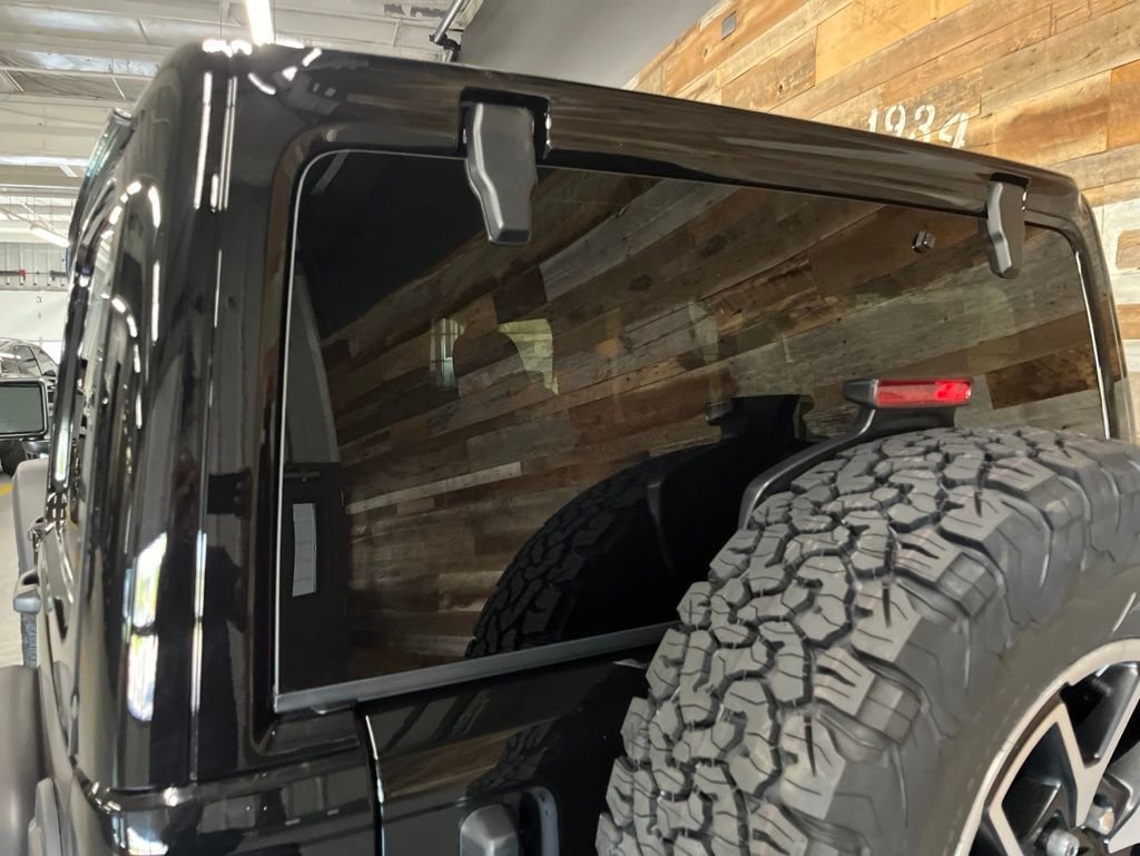 New 2026 Black Clear-Coat Exterior Paint Jeep Rubicon image 23