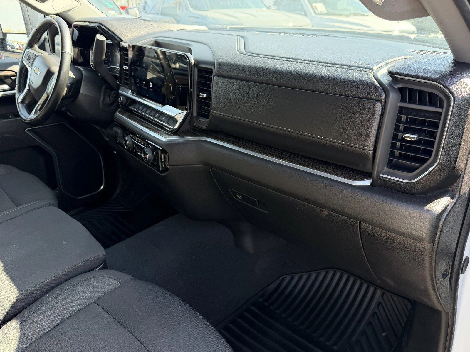 Used 2025 Summit White Chevrolet LT image 7