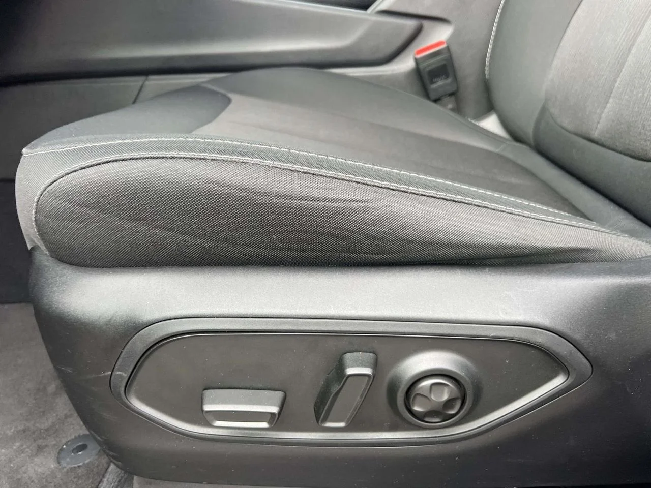 Used 2025 Silver Zynith Jeep Laredo X 4x4 image 19