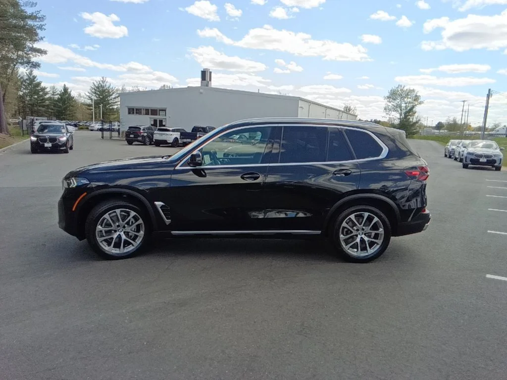Certified Used 2025 Black Sapphire Metallic BMW xDrive40i image 4