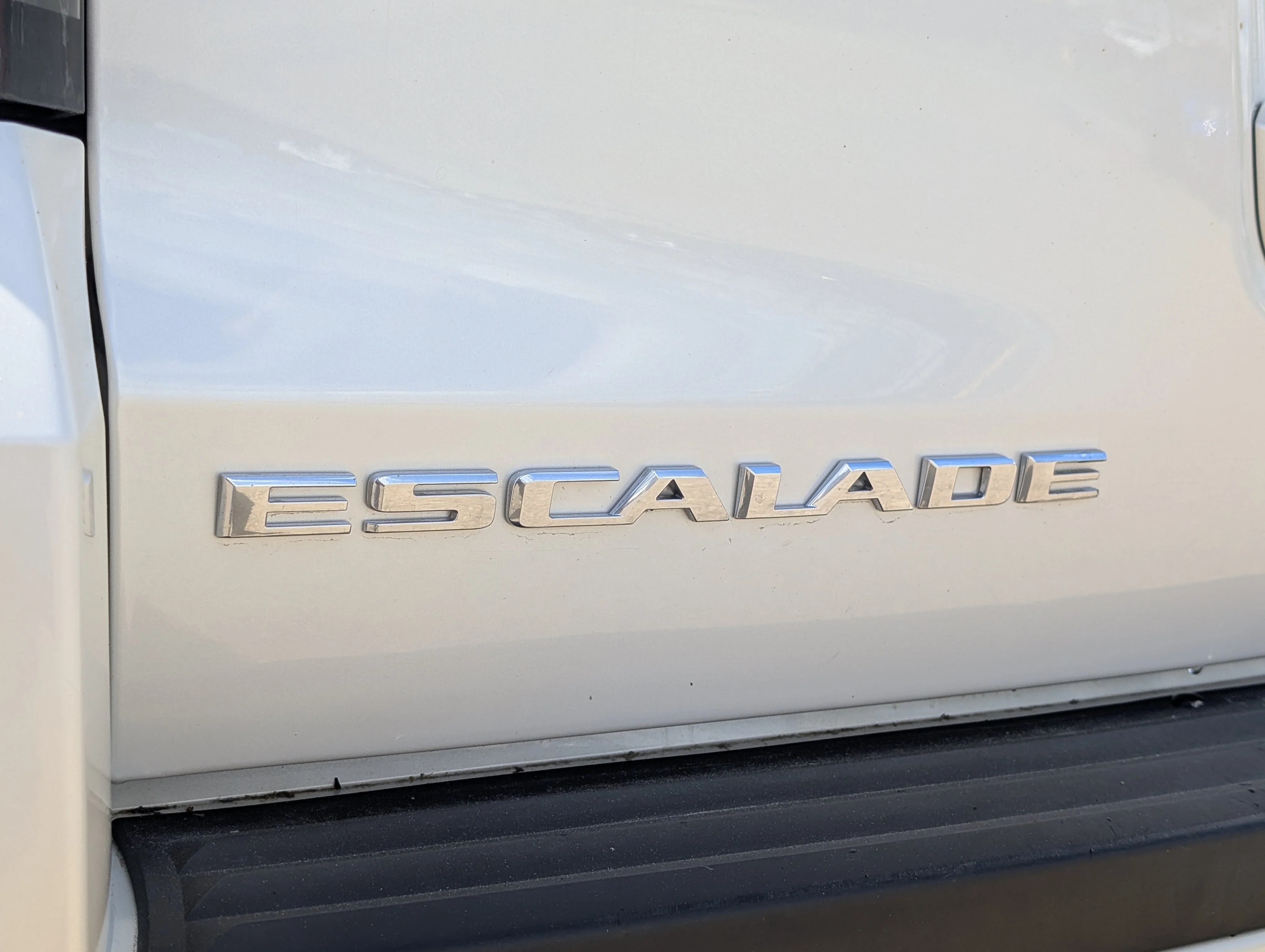 Used 2015 White Cadillac Platinum image 16