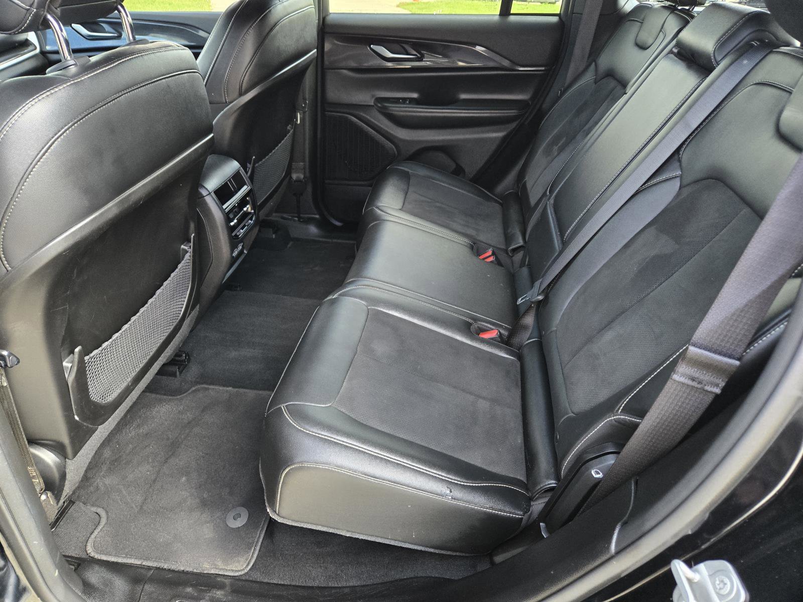 Used 2023 Diamond Black Crystal Pearlcoat Jeep Altitude image 28