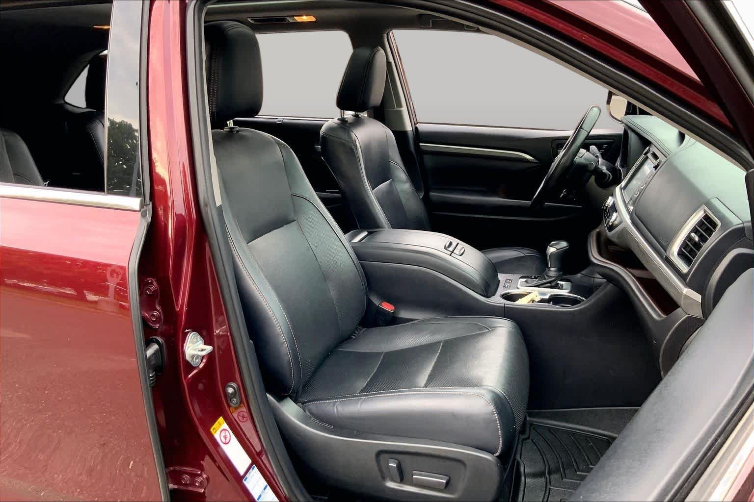 Used 2019 Ooh La La Rouge Mica Toyota Limited Platinum image 9