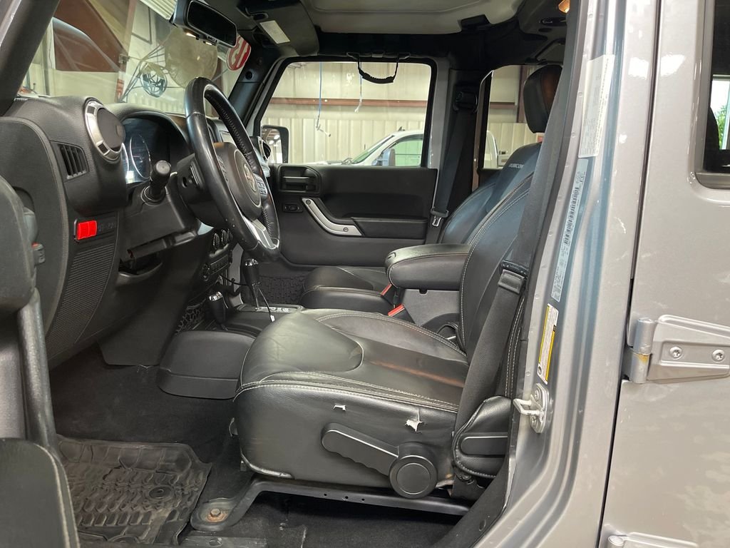 Used 2015 Silver Jeep Unlimited Rubicon image 14
