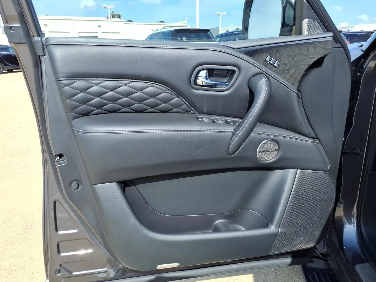Used 2023 Anthracite Gray INFINITI Sensory image 21