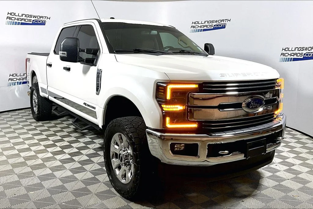 Certified Used 2018 White Platinum Clearcoat Metallic Ford Lariat image 3