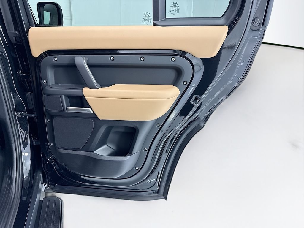 New 2026 Santorini Black Land Rover X-Dynamic SE image 26