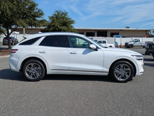 Used 2025 White Genesis 2.5T image 2