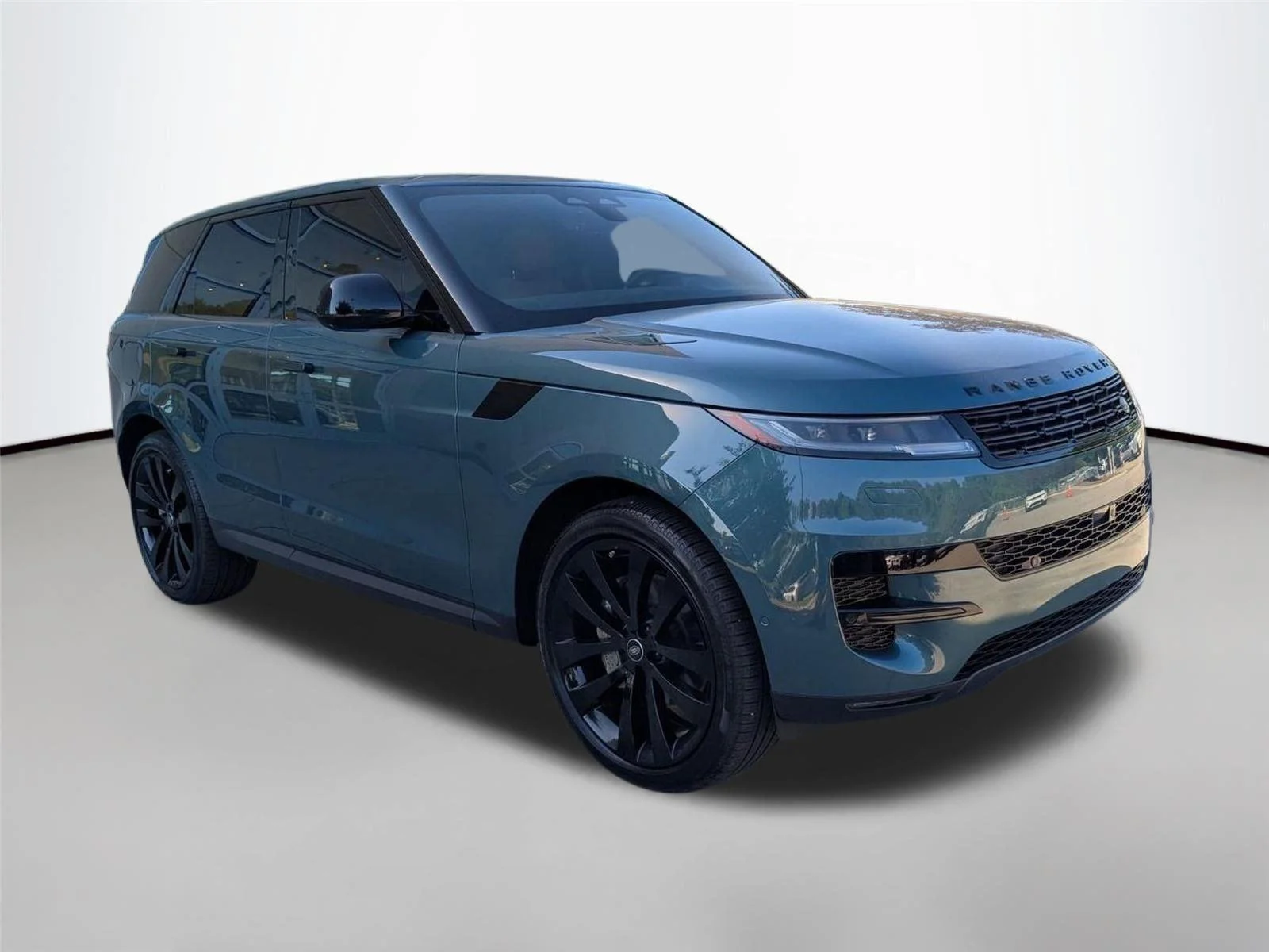 Used 2025 Giola Green Metallic Land Rover SE image 7