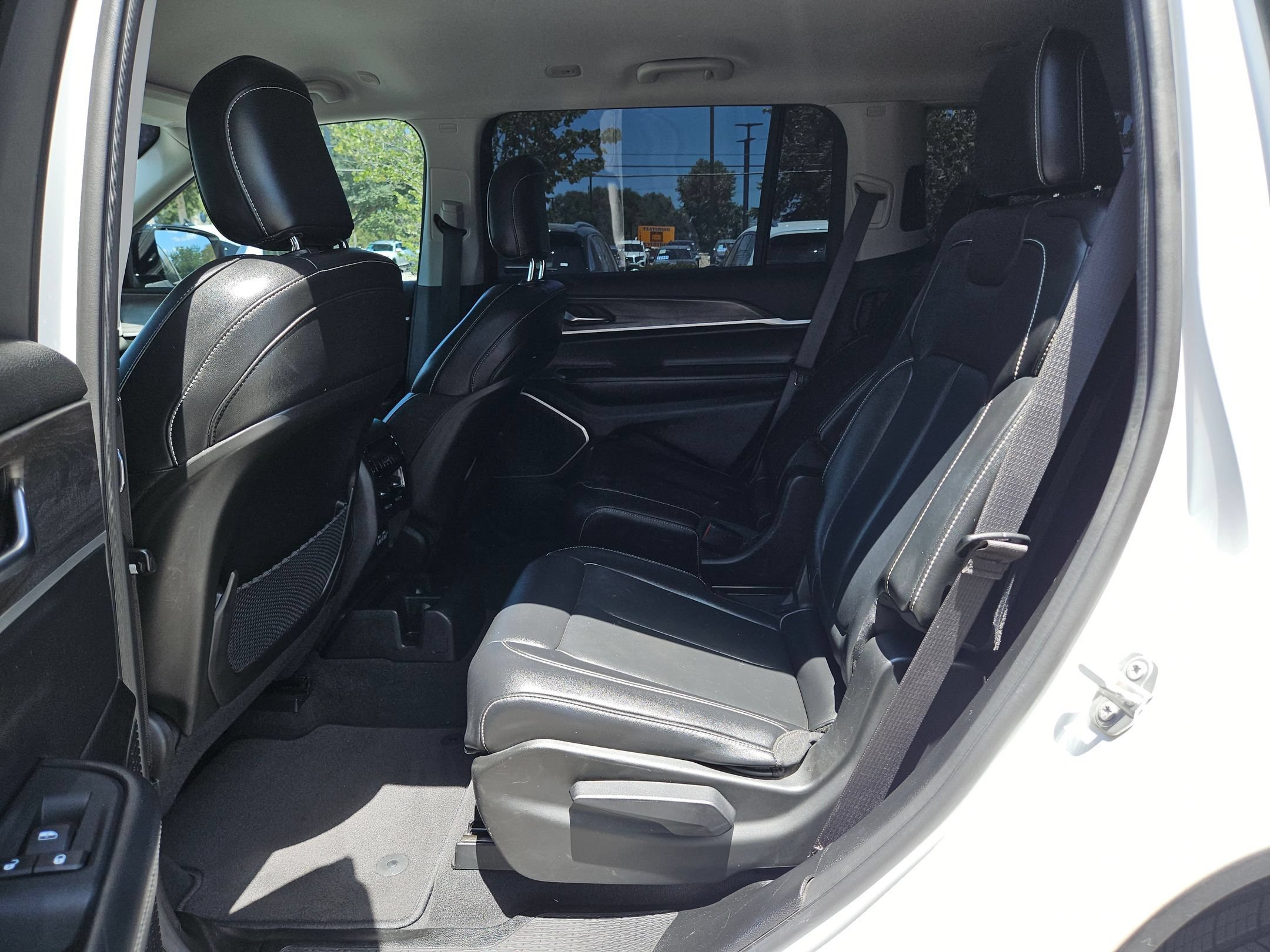 Used 2022 Bright White Clearcoat Jeep Limited image 14