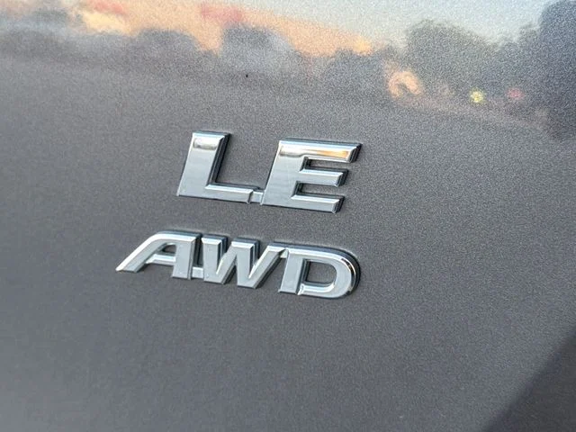Used 2018 Gray Toyota LE image 35