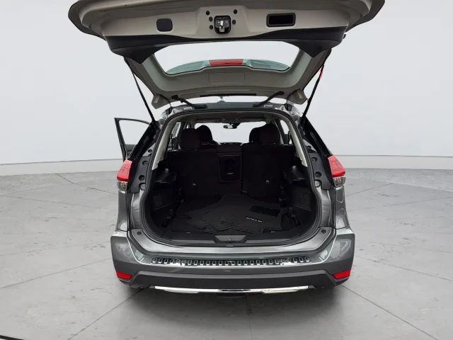 Used 2020 Gray Nissan S image 31