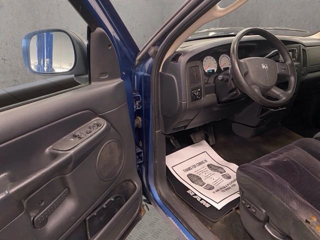Used 2005 Blue Dodge SLT image 15