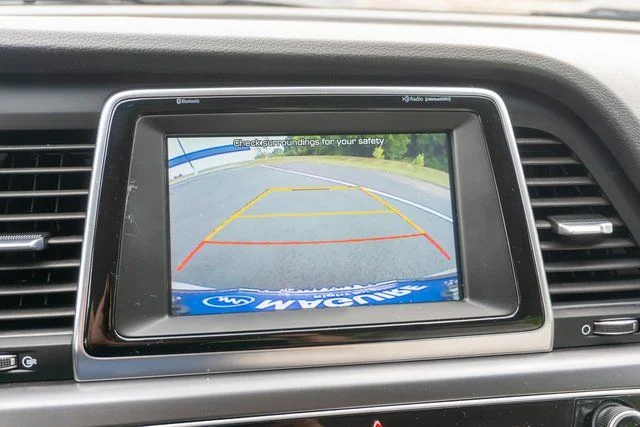 Used 2019 White Hyundai Base image 29