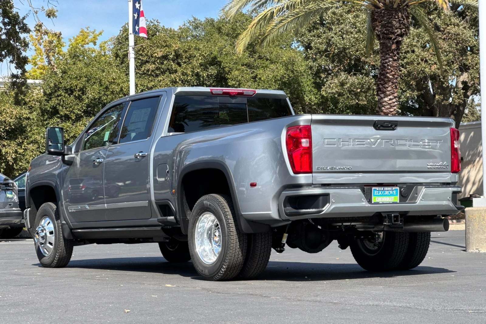 2026 Chevrolet Silverado 3500 HD High Country DRW view 5