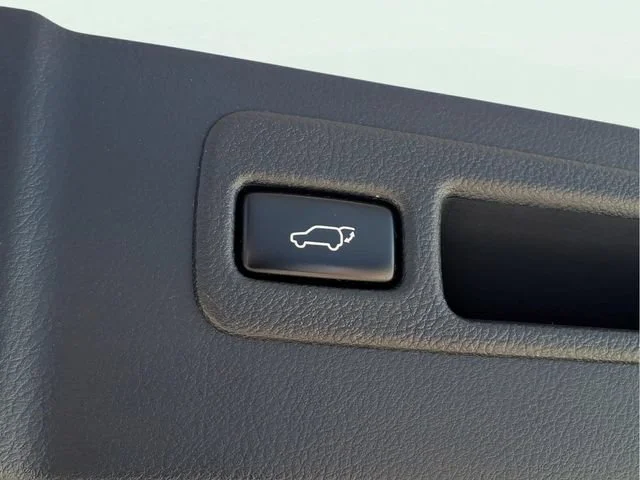 Used 2016 White Lexus  image 27