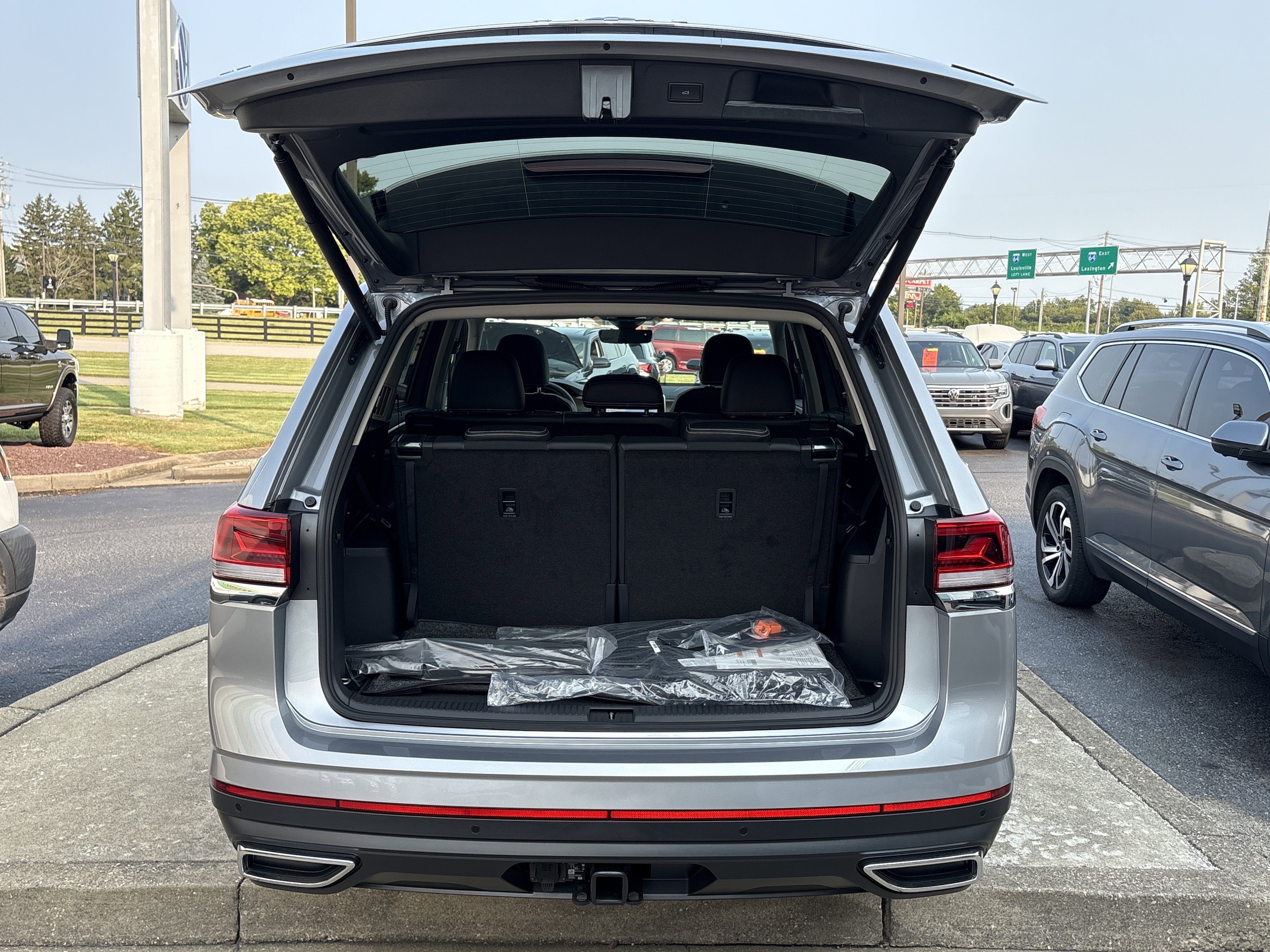 2026 Volkswagen Atlas SE w/Tech - Photo 30