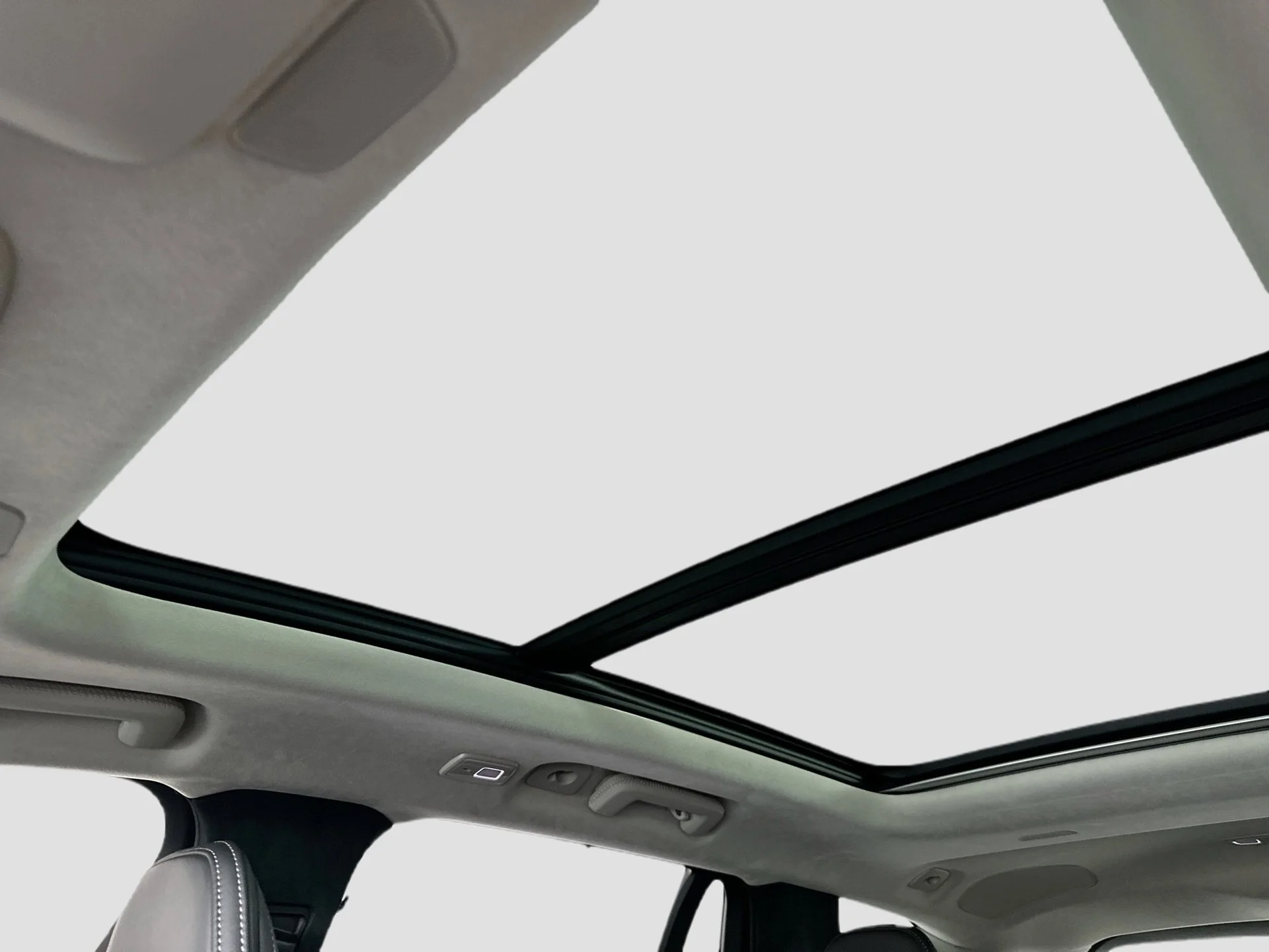 New 2026 Silver Volvo B6 Ultra image 23
