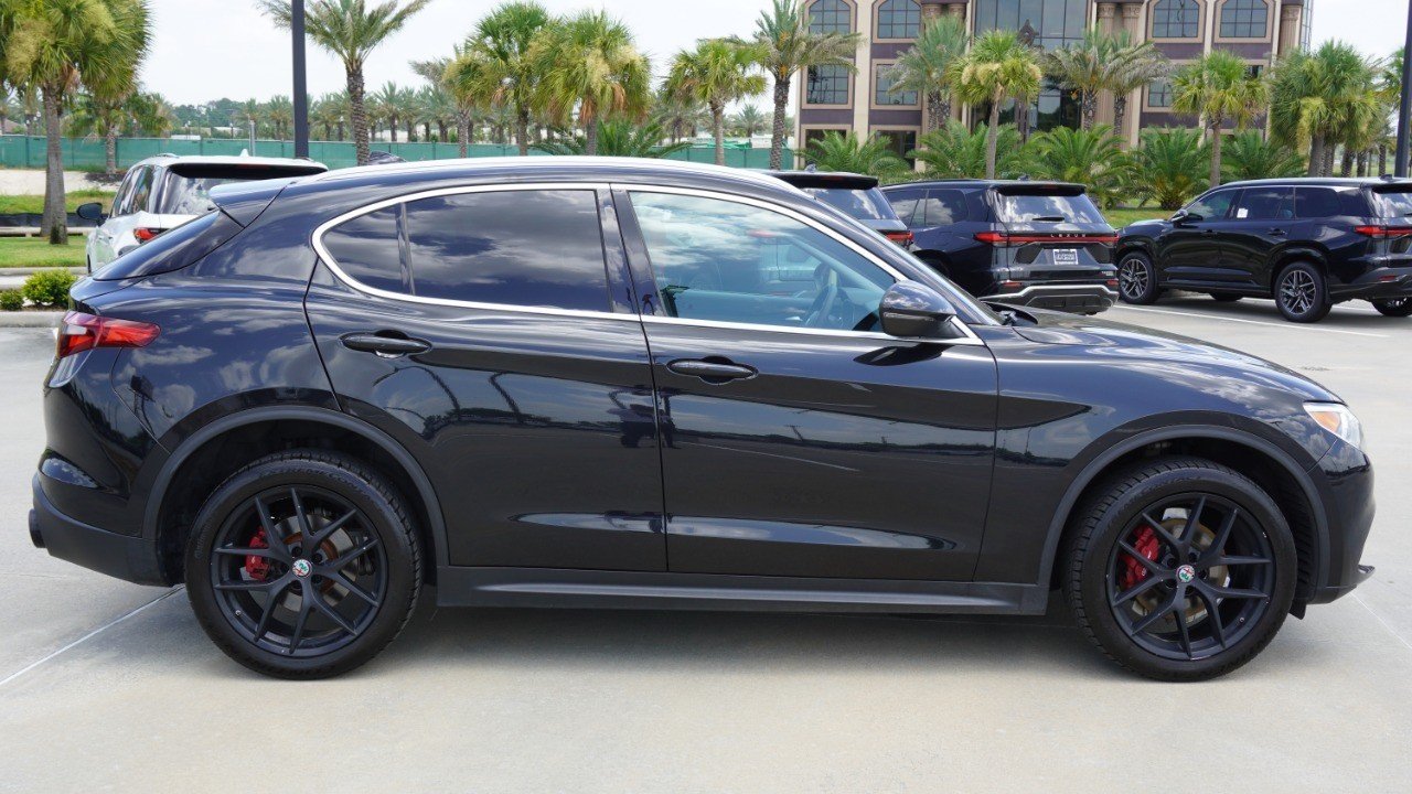 Used 2018 Black Alfa Romeo  image 4