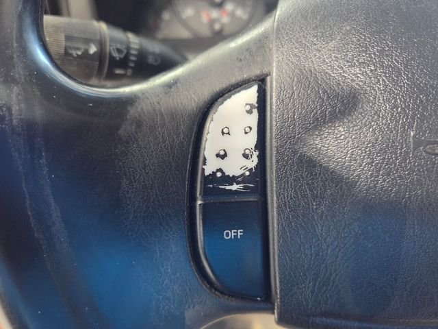 Used 2006 White Ford XL image 25