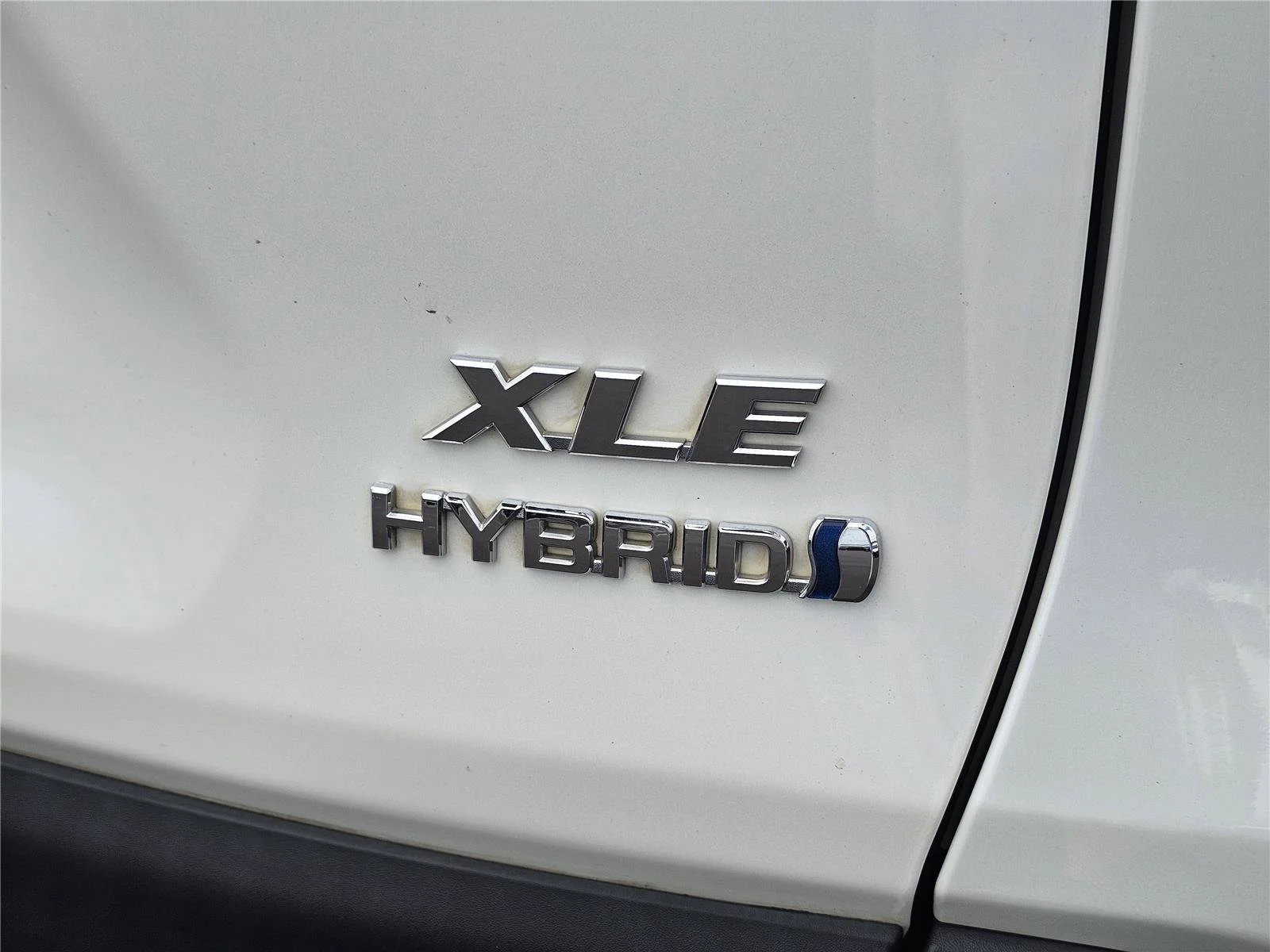 Used 2021  Toyota Hybrid LE image 11