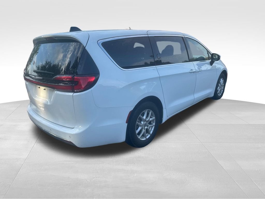Used 2023 White Chrysler Touring L image 22