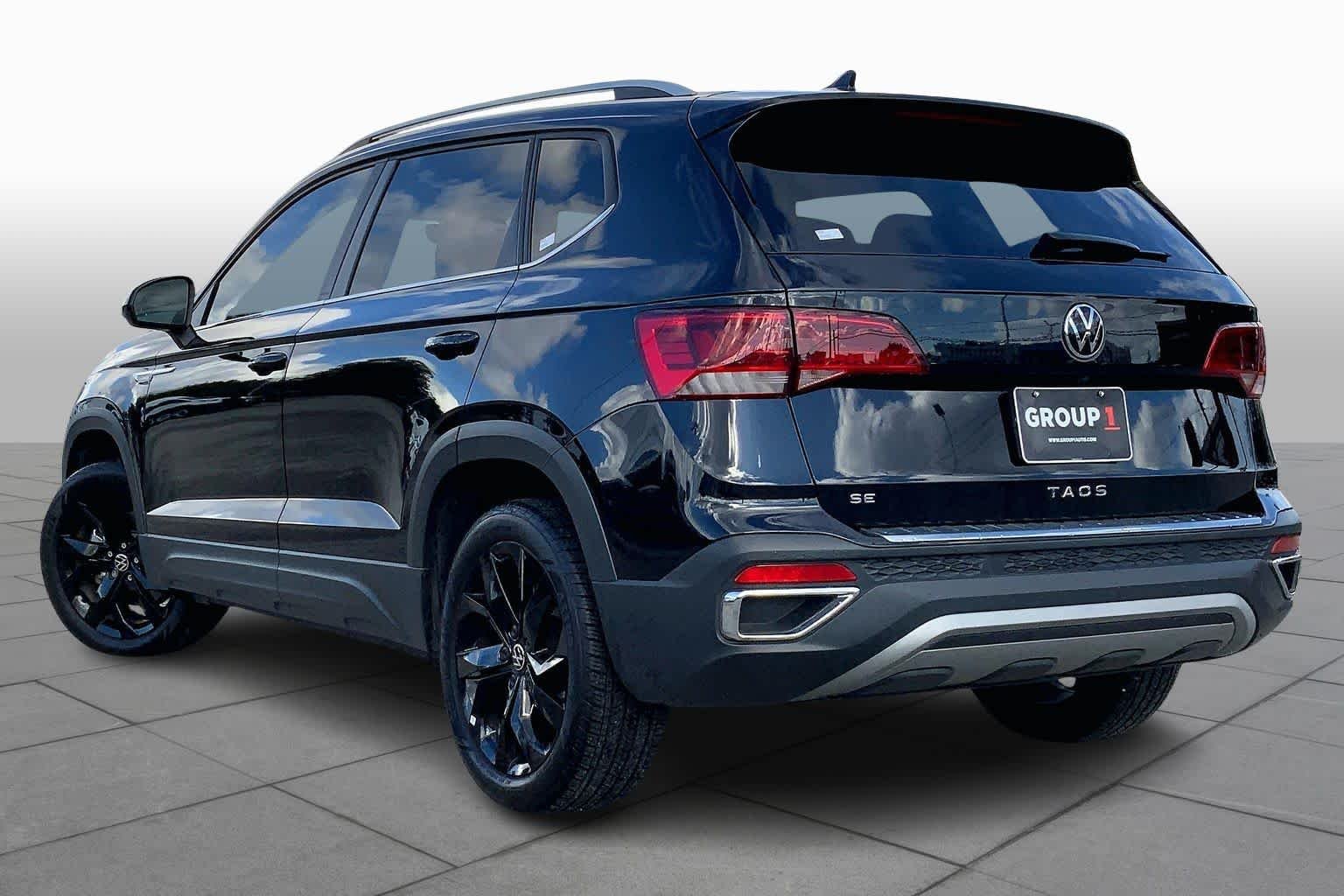 Used 2024 Deep Black Pearl Volkswagen SE image 12
