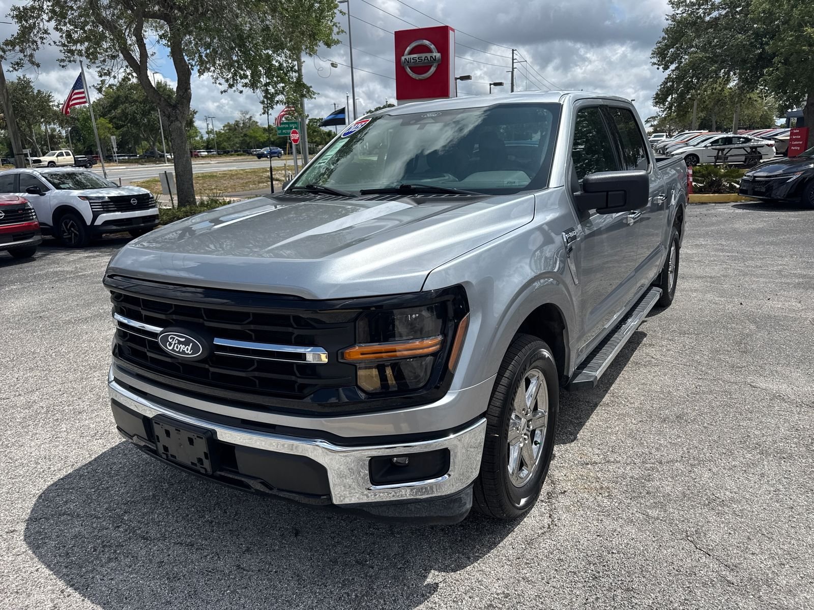 Used 2025 Silver Ford XLT image 2