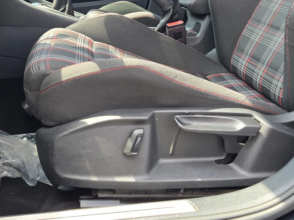 Used 2021 Black Volkswagen 2.0T S image 19