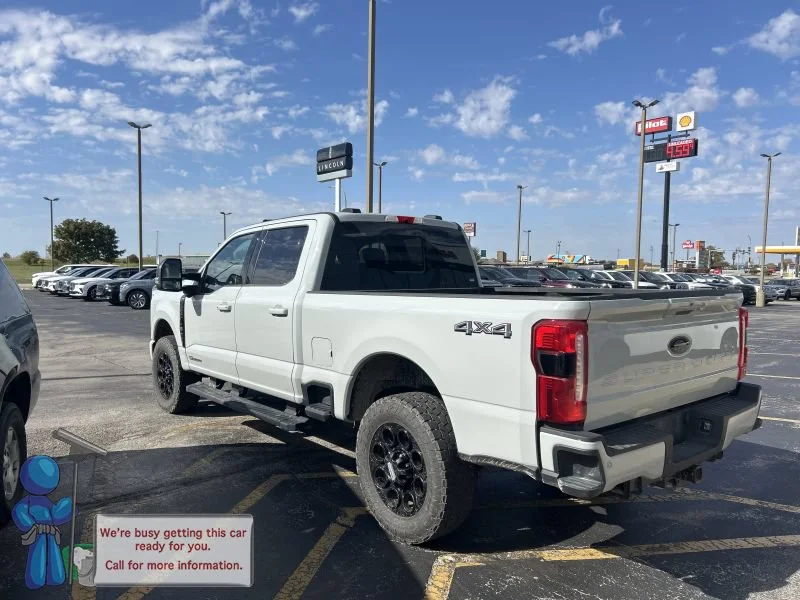 Used 2025 Avalanche Ford LARIAT image 3