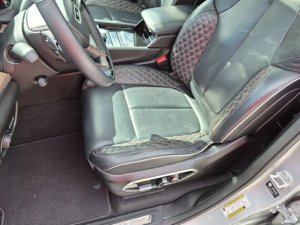 Used 2024 Silver Jeep Summit image 32