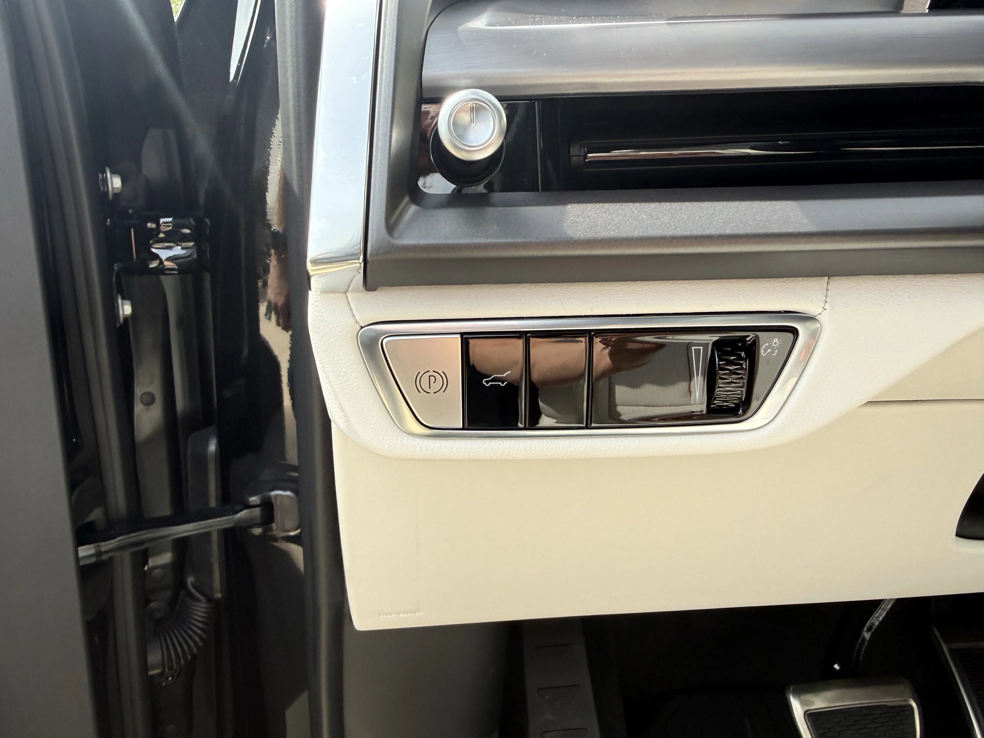 2026 Cadillac VISTIQ Sport - Photo 14