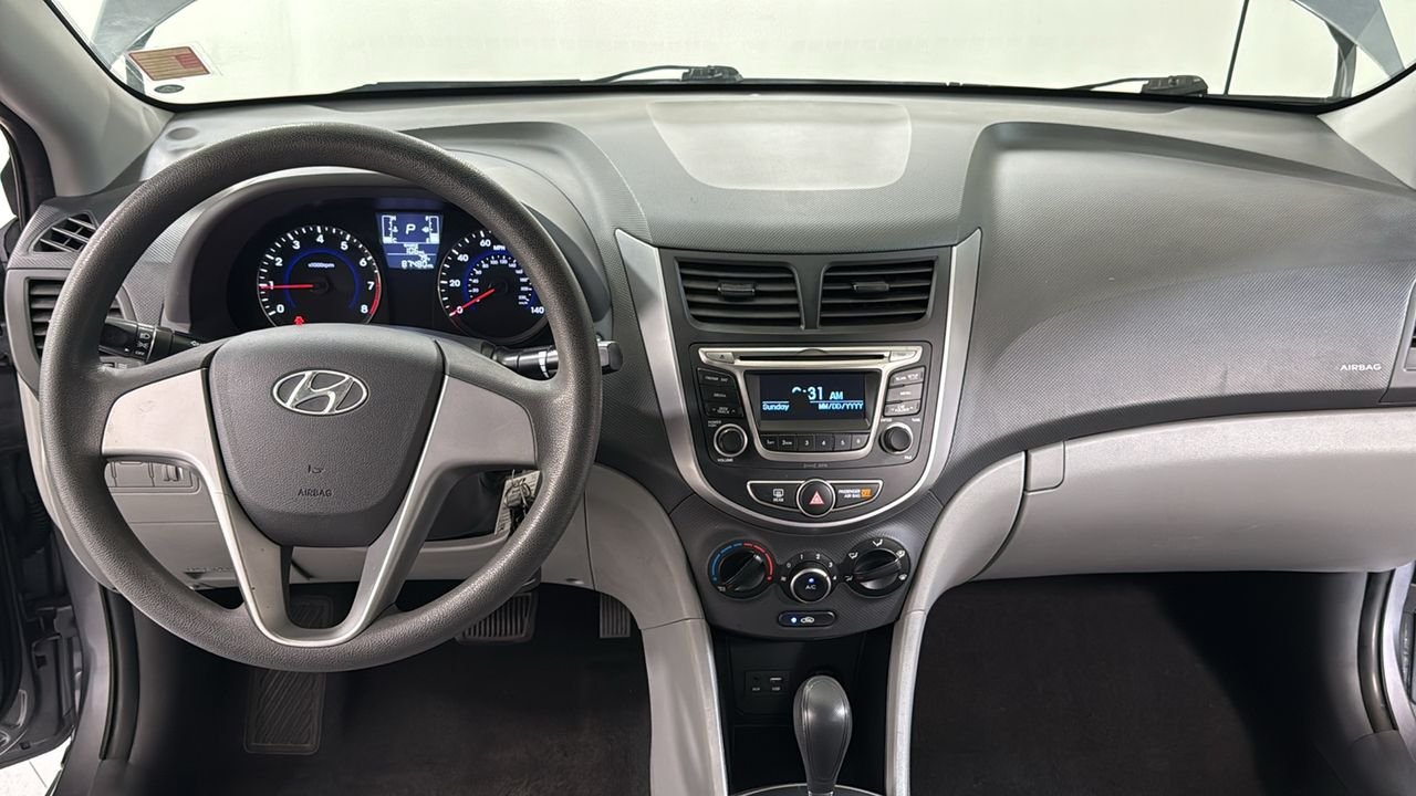Used 2017 Gray Hyundai SE image 9