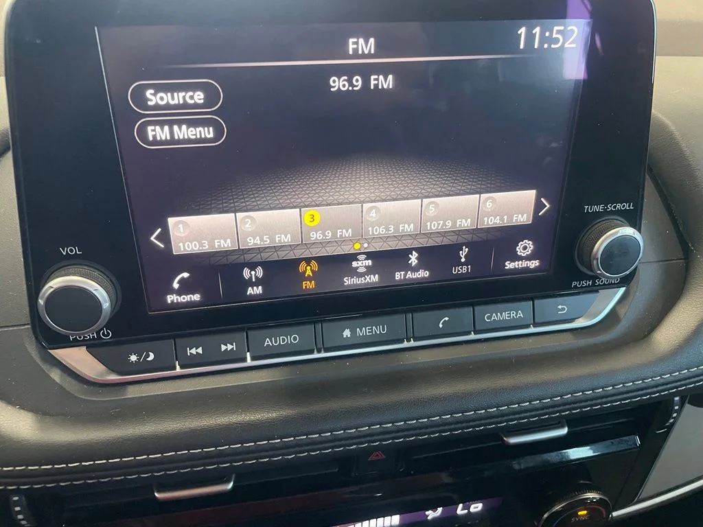 Used 2022 Gray Nissan SV image 15