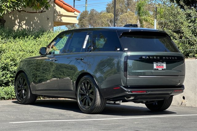 New 2027 Belgravia Green Land Rover SE image 3