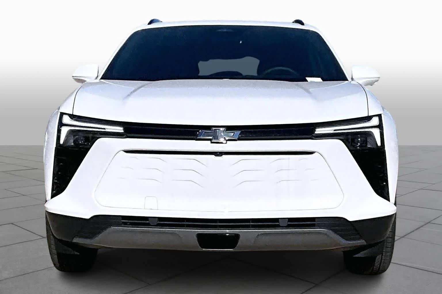 Used 2025 Summit White Chevrolet FWD LT image 3