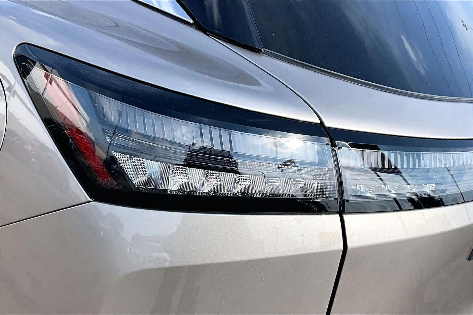 Used 2026 Champagne Silver Metallic Nissan SL image 29