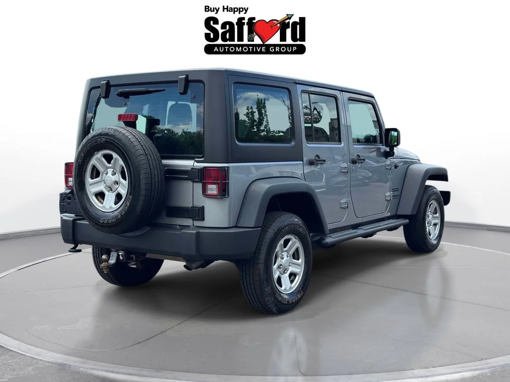 Used 2015 Silver Jeep Unlimited Sport image 9