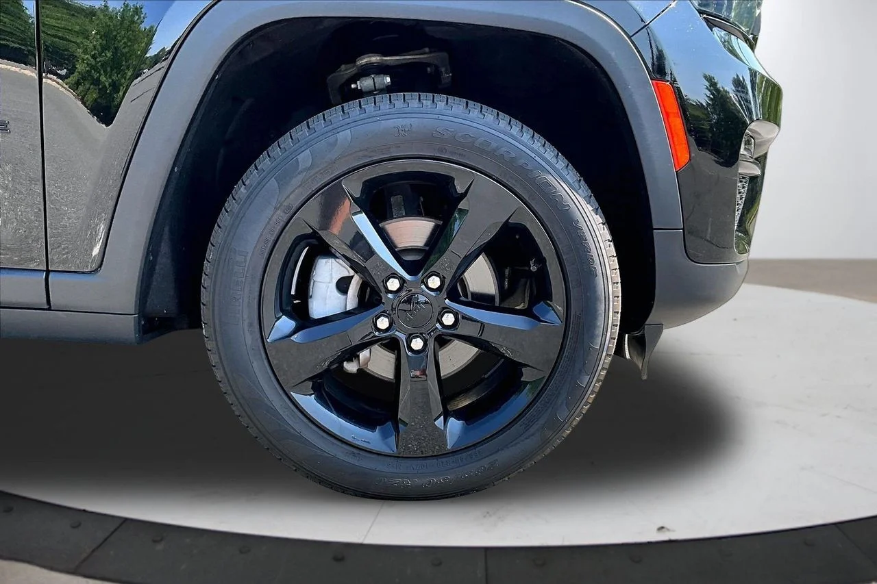 Used 2023 Black Jeep Limited image 34