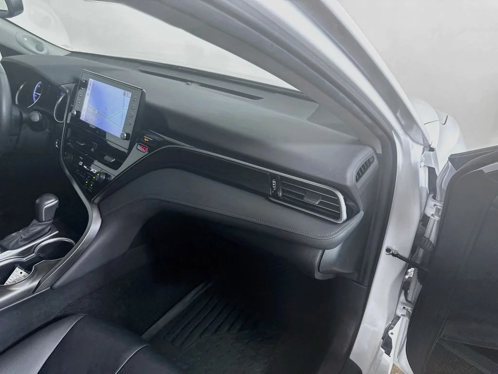 Used 2021 Wind Chill Pearl Toyota Hybrid XLE image 29